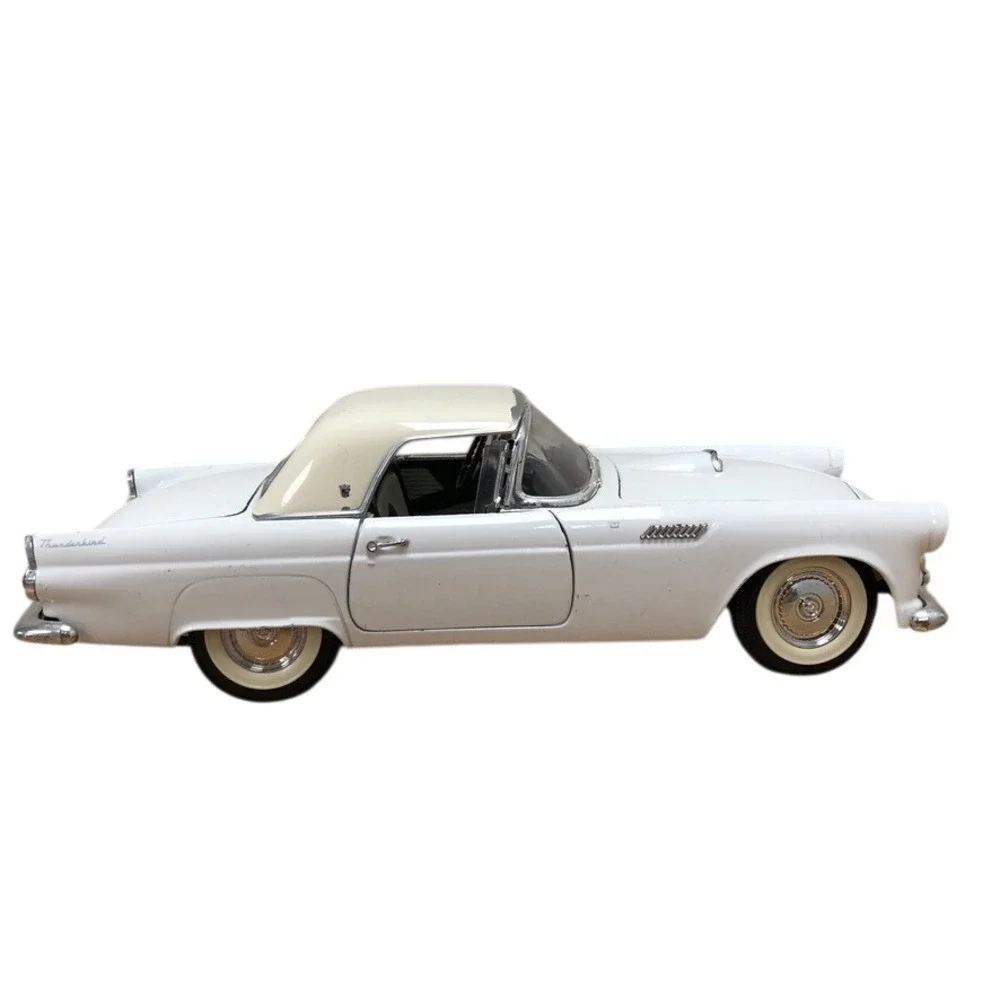 Road Signature 1955 Ford Thunderbird 1:18 White Diecast Model Car Vintage